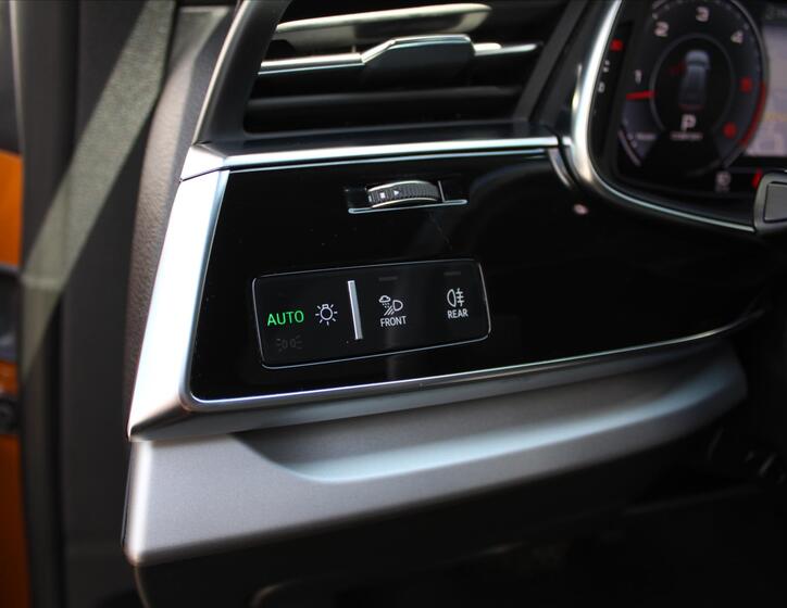 Audi Q8 32