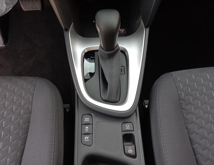 Toyota Yaris Cross 18