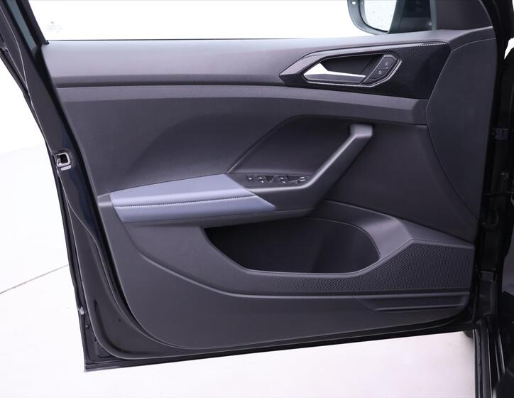 Volkswagen T-Cross 11
