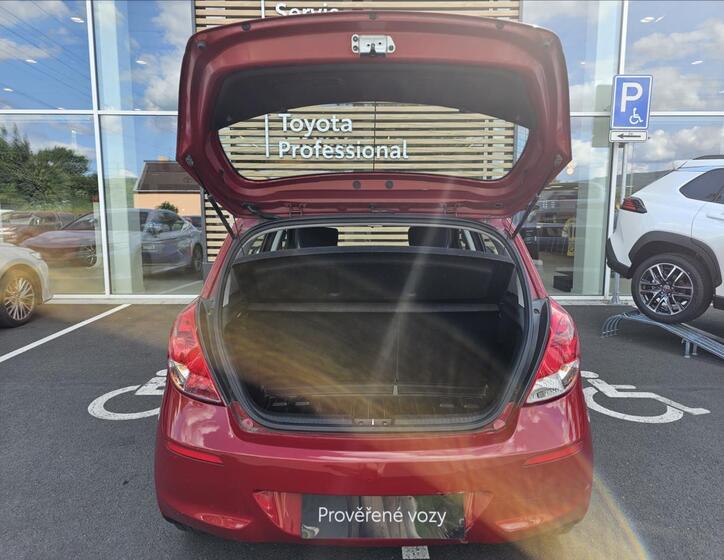 Hyundai i20 10