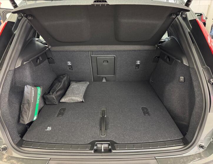 Volvo XC40 12