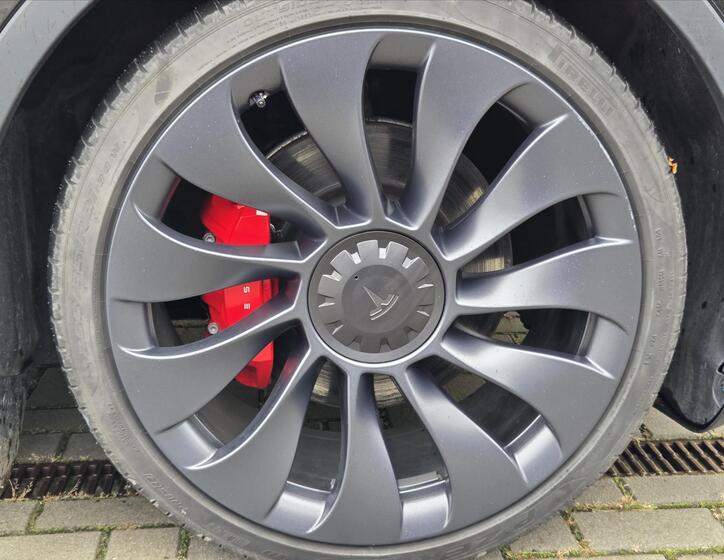 Tesla Model Y 19