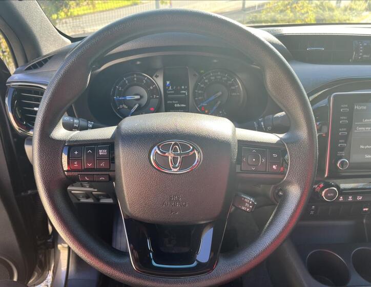 Toyota Hilux 13