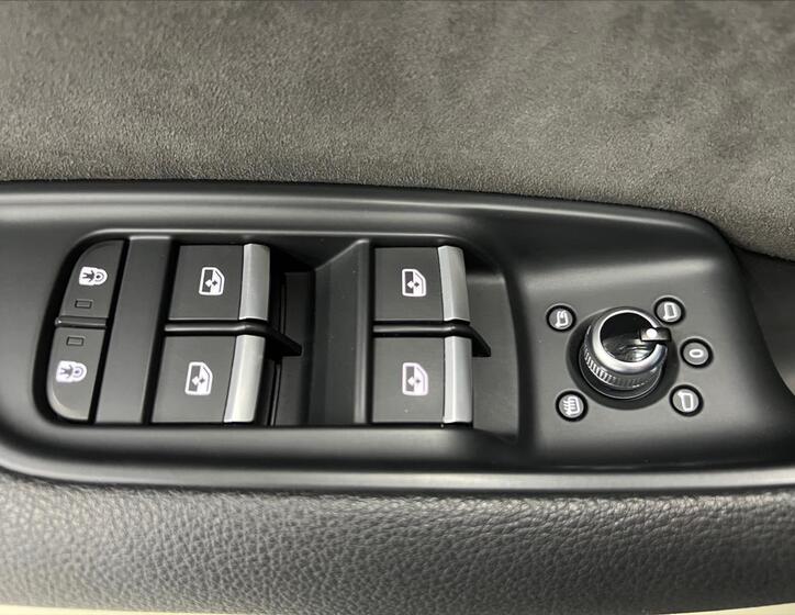 Audi Q7 25
