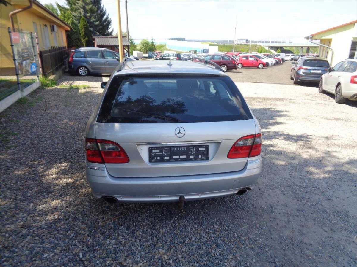 Mercedes-Benz 211