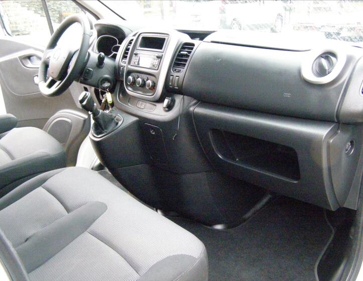 Opel Vivaro 21