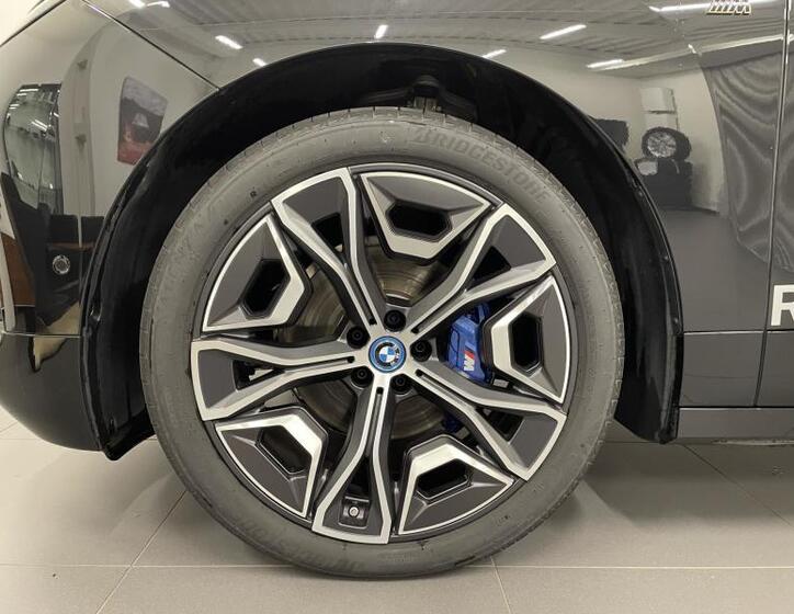 BMW iX 4