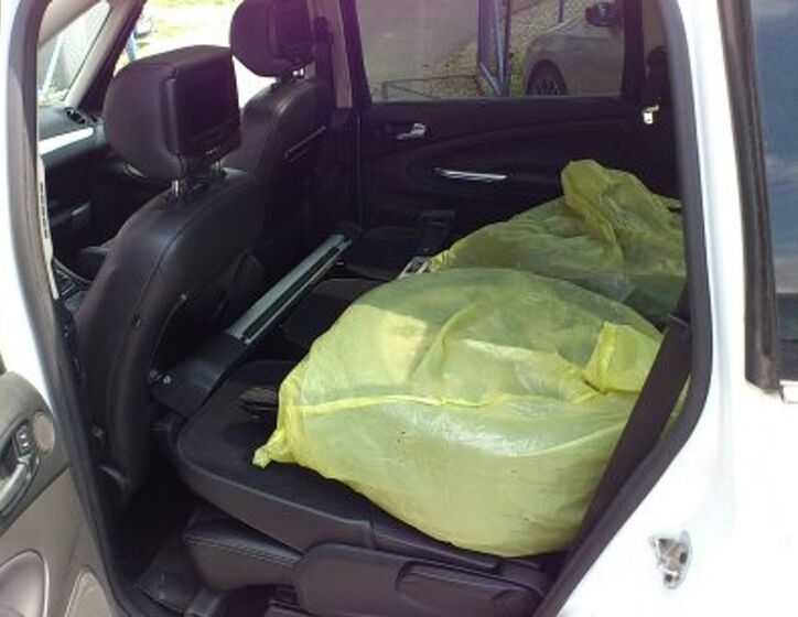 Ford Galaxy 12