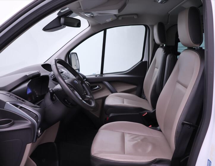 Ford Tourneo Custom 11