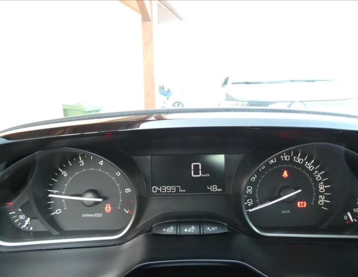 Peugeot 208 31