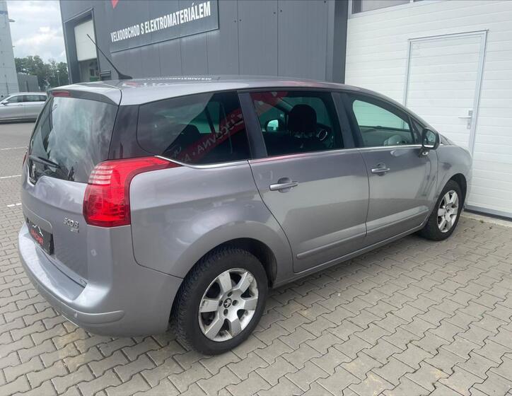 Peugeot 5008 4