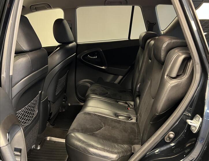 Toyota RAV4 8