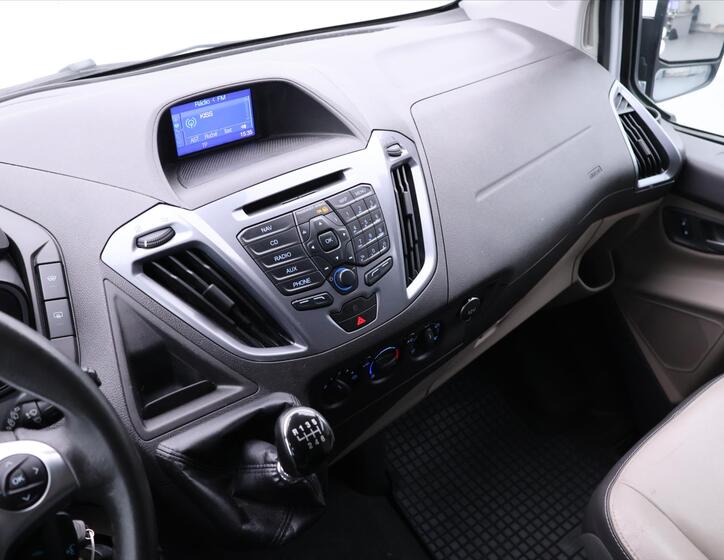 Ford Tourneo Custom 22