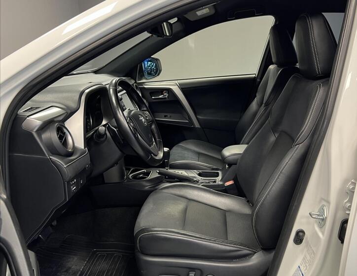 Toyota RAV4 8