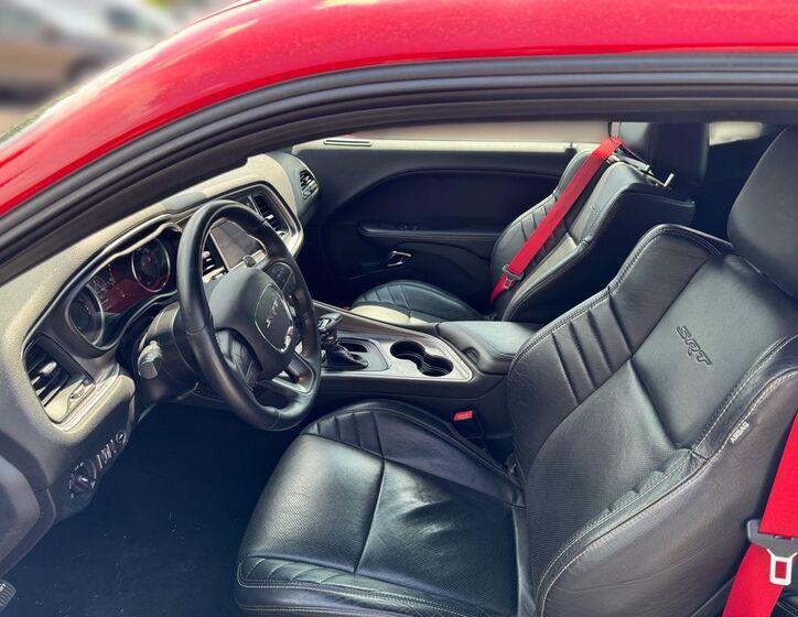 Dodge Challenger 6