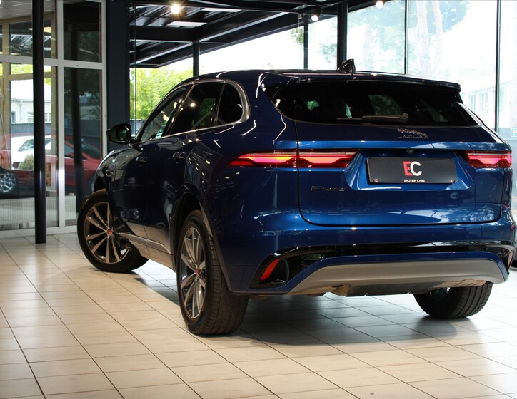 Jaguar F-Pace 26