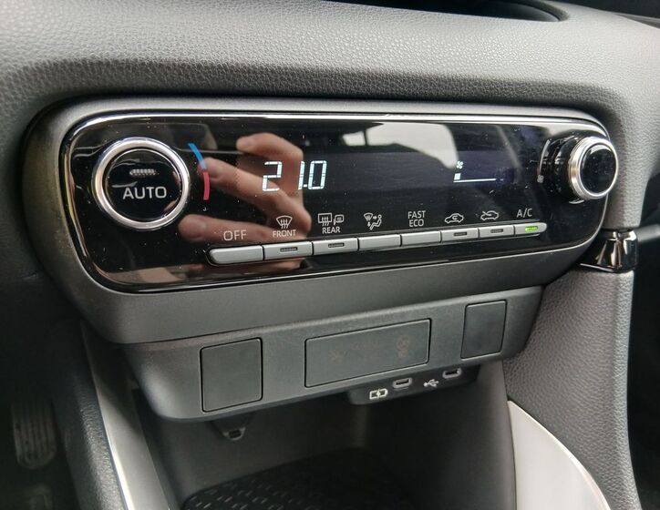 Toyota Yaris 24