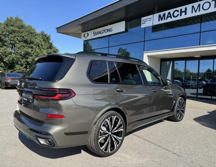 BMW X7 15