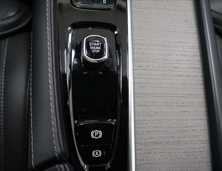 Volvo XC90 25
