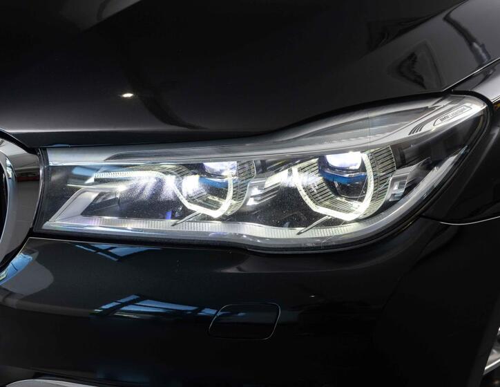 BMW Řada 7 8