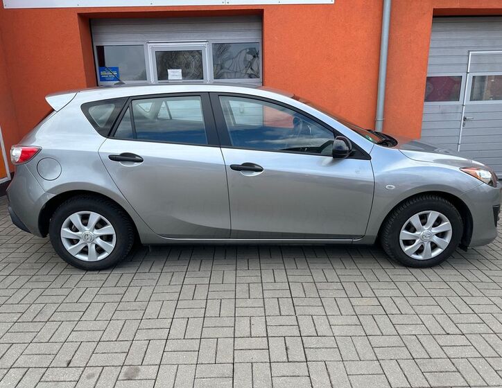 Mazda 3 4