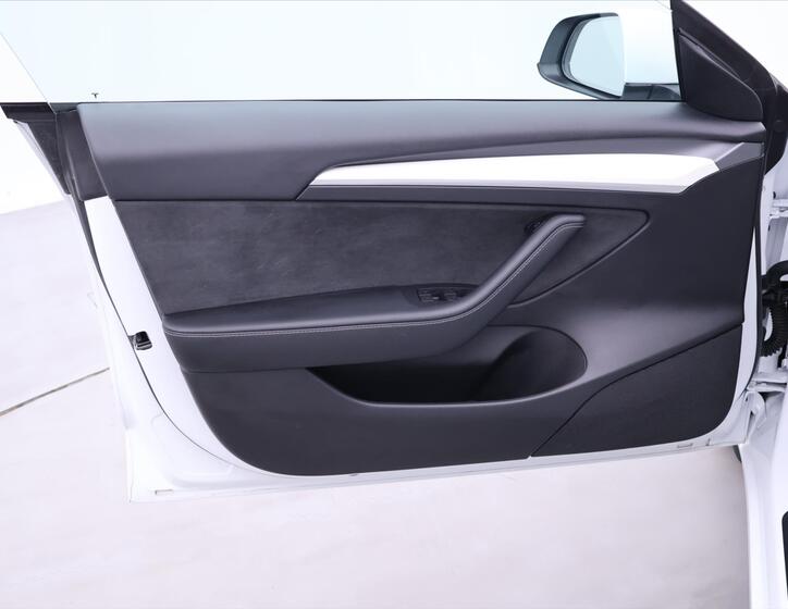 Tesla Model 3 12
