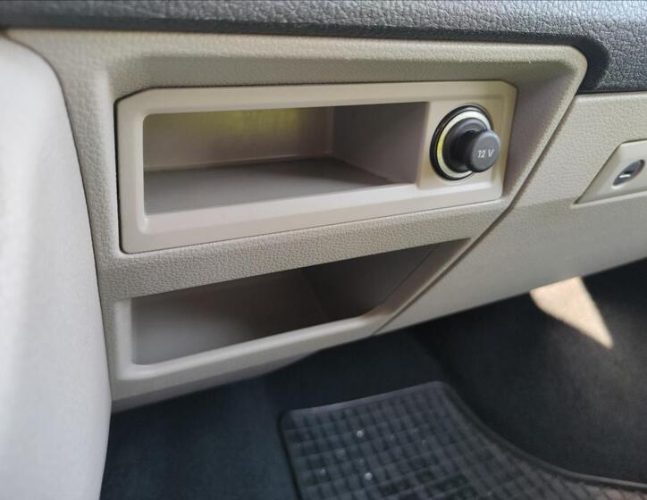 Volkswagen Caravelle 36