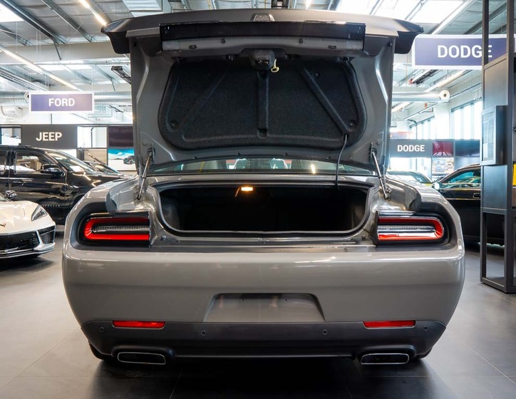 Dodge Challenger 6