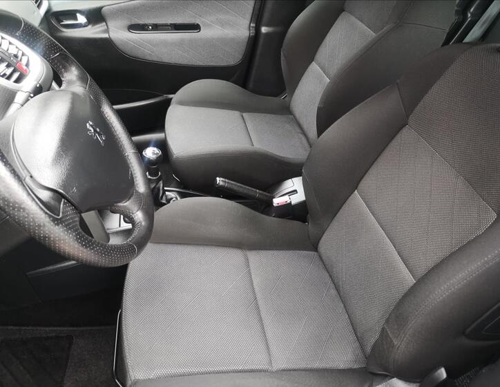 Peugeot 207 13