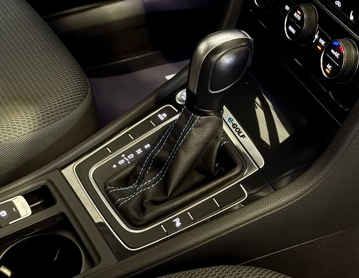 Volkswagen Golf 16