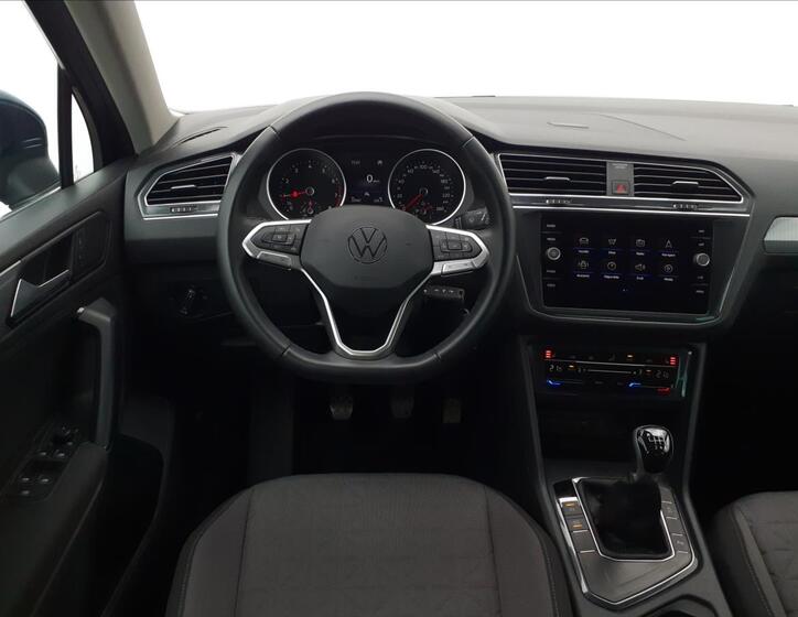 Volkswagen Tiguan 9