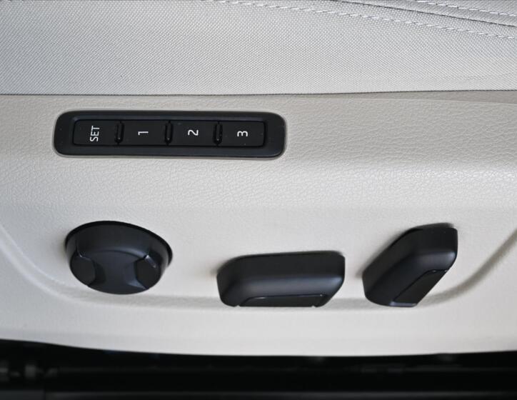 Škoda Superb 30