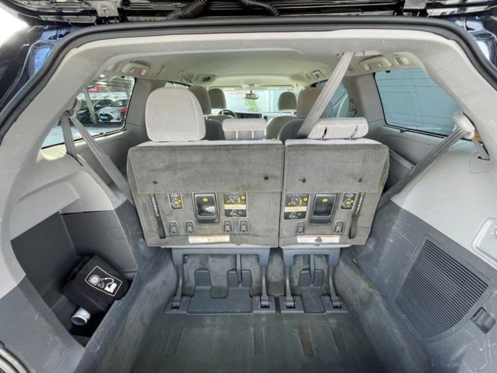 Toyota Sienna 35