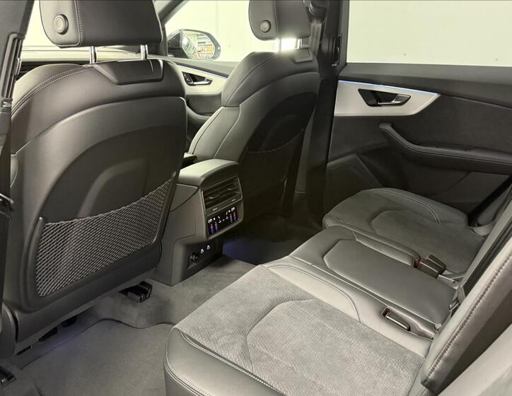 Audi Q8 12