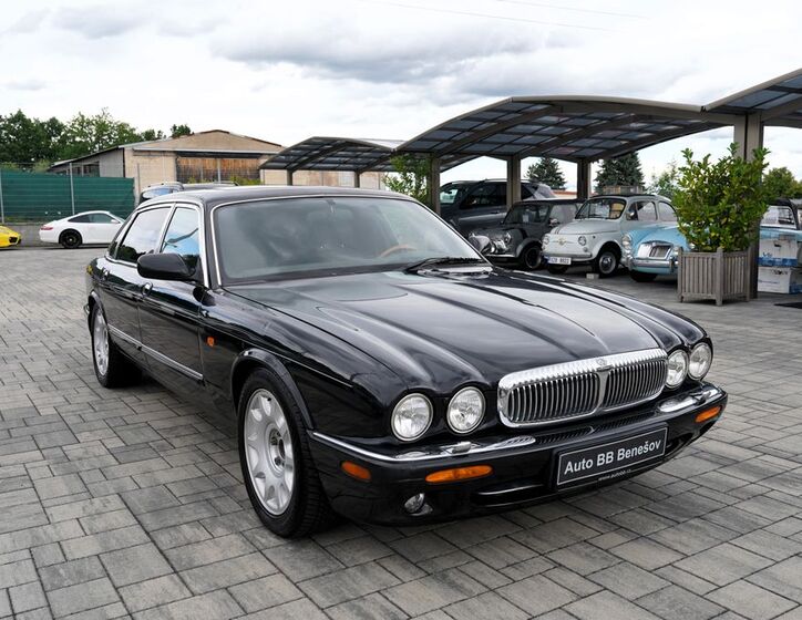 Jaguar XJR 8