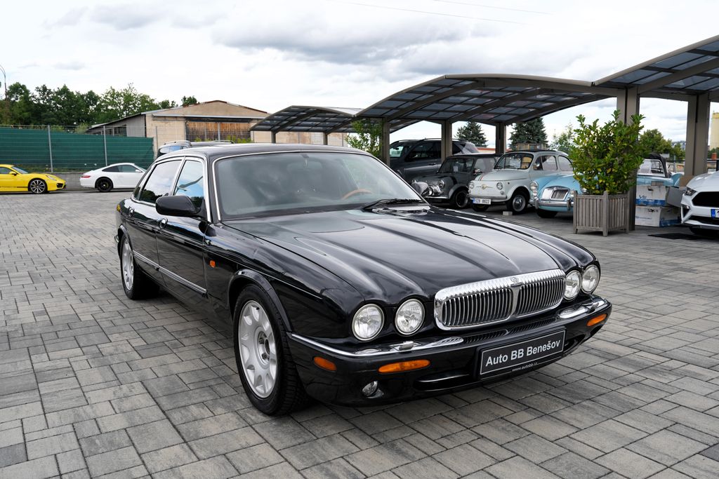 Jaguar XJR