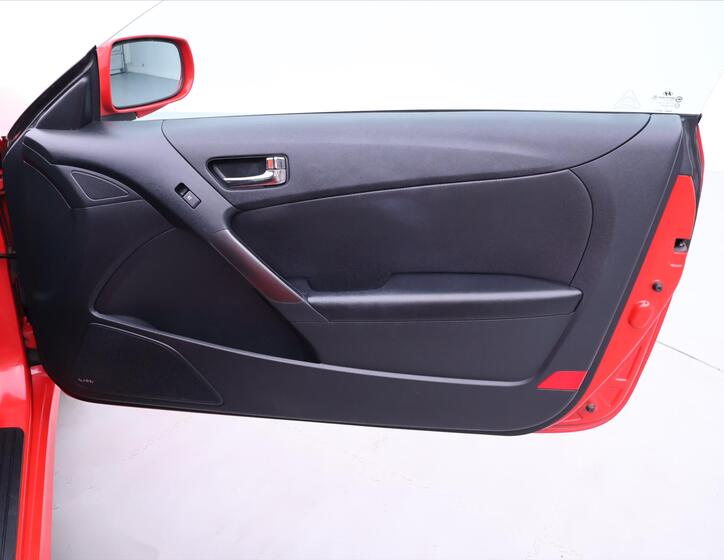 Hyundai Genesis 13