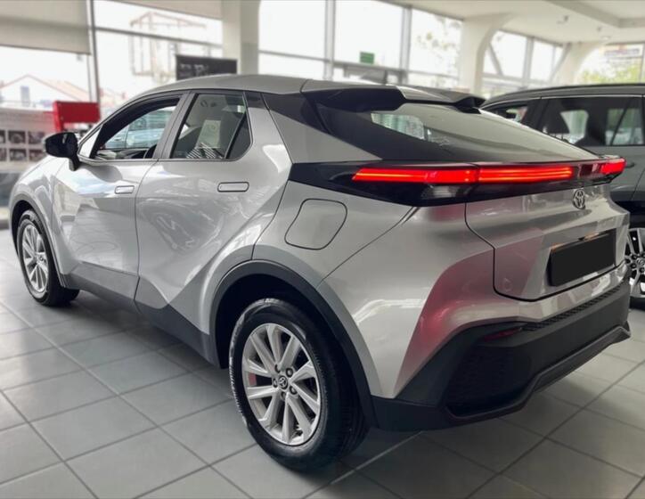 Toyota C-HR 4