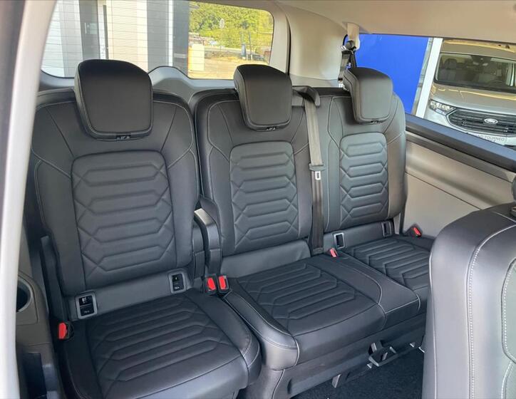 Ford Tourneo Custom 14