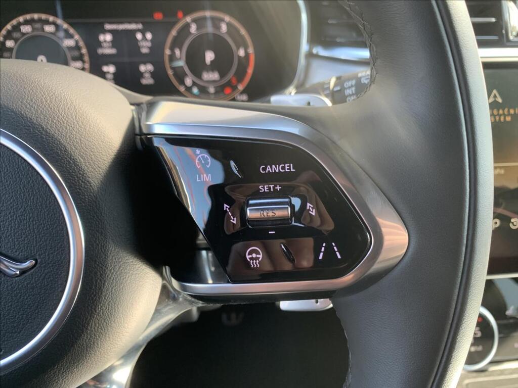 Jaguar F-Pace 29