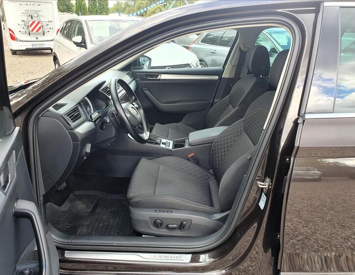 Škoda Superb 9