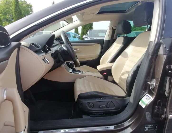 Volkswagen CC 9
