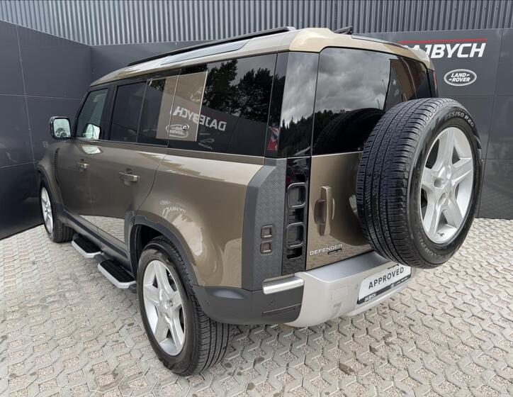 Land Rover Defender 6