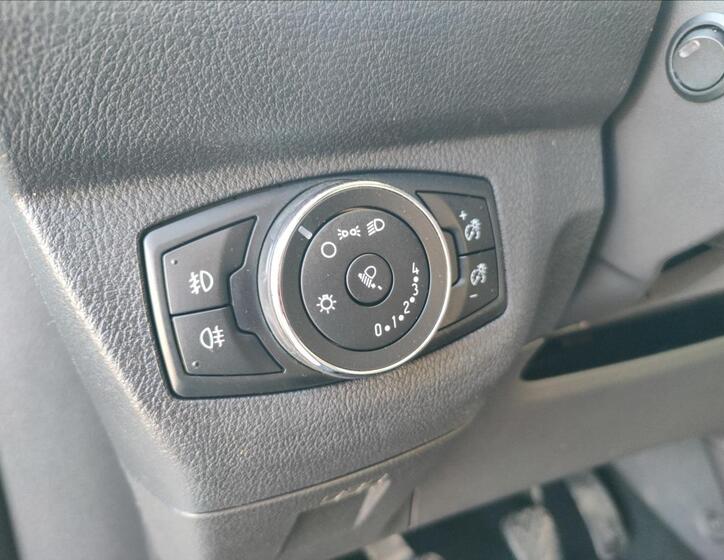 Ford Tourneo Courier 21
