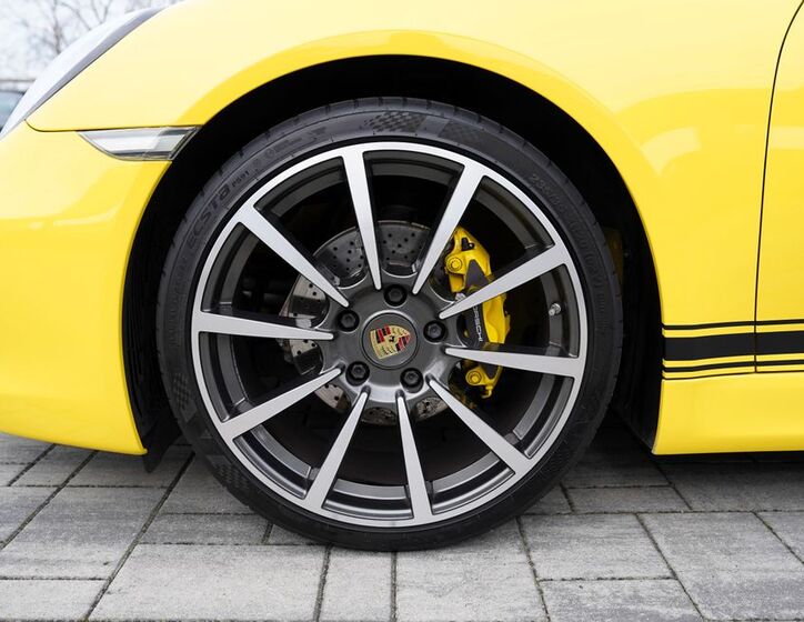 Porsche Cayman 12