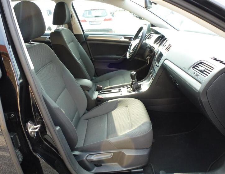 Volkswagen Golf 24