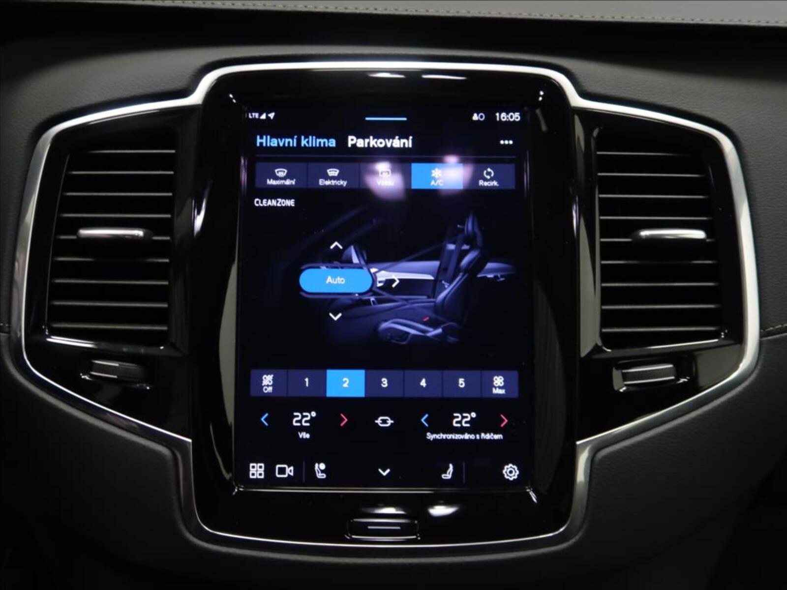 Volvo XC90 29