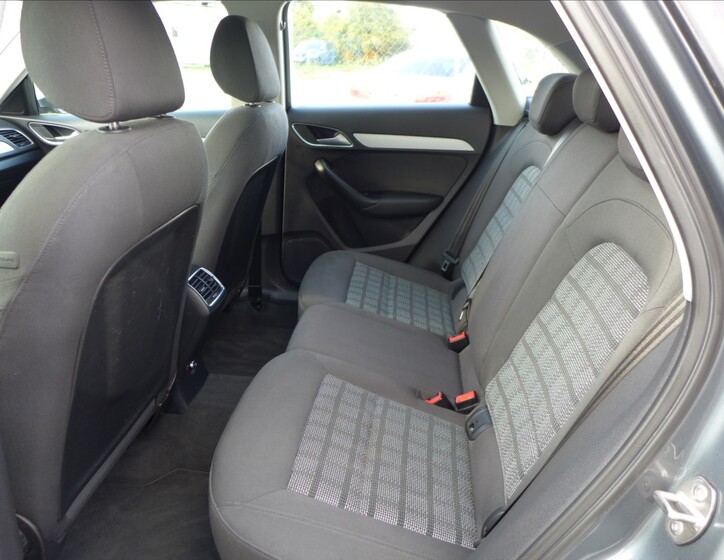 Audi Q3 27