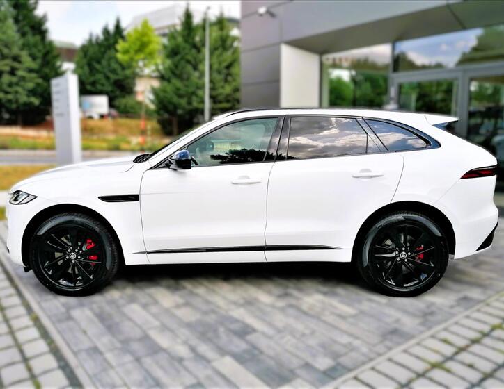 Jaguar F-Pace 3