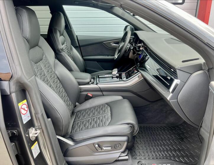 Audi RS Q8 21